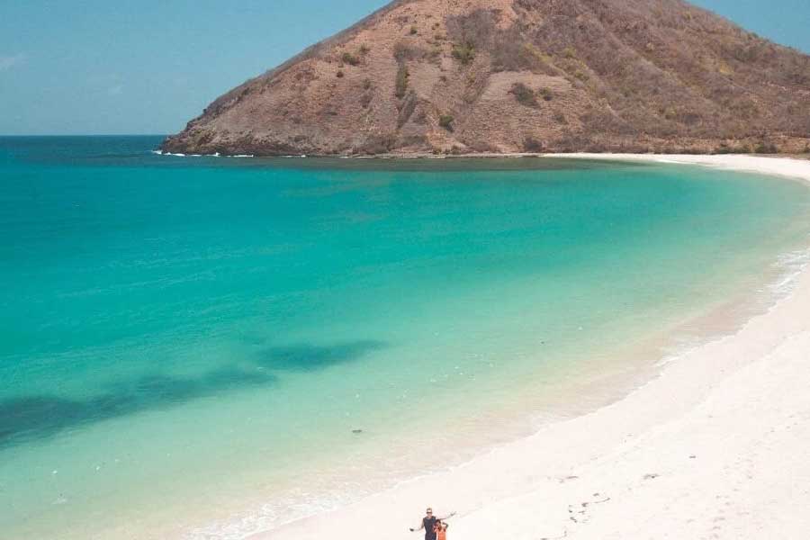 MAWUN-BEACH-LOMBOK-INDONESIA-0444-e1623491317714-(1)